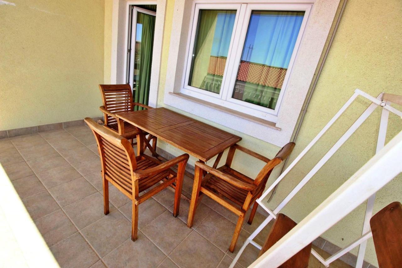 Apartments Marko Nemira Omis Luaran gambar