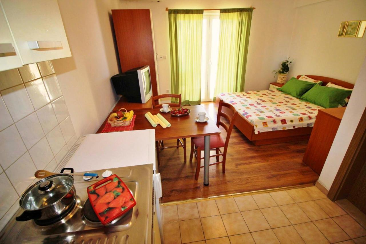 Apartments Marko Nemira Omis Luaran gambar