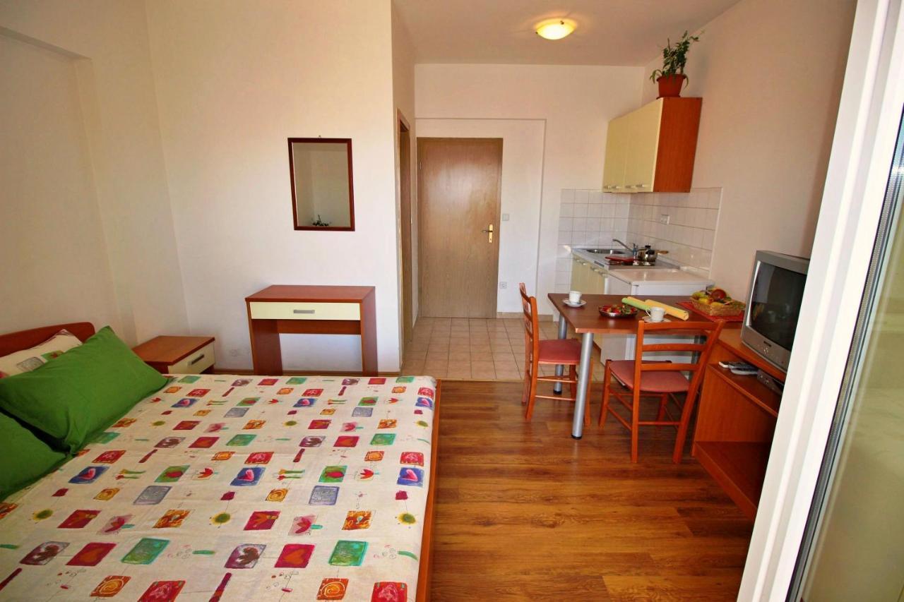 Apartments Marko Nemira Omis Luaran gambar