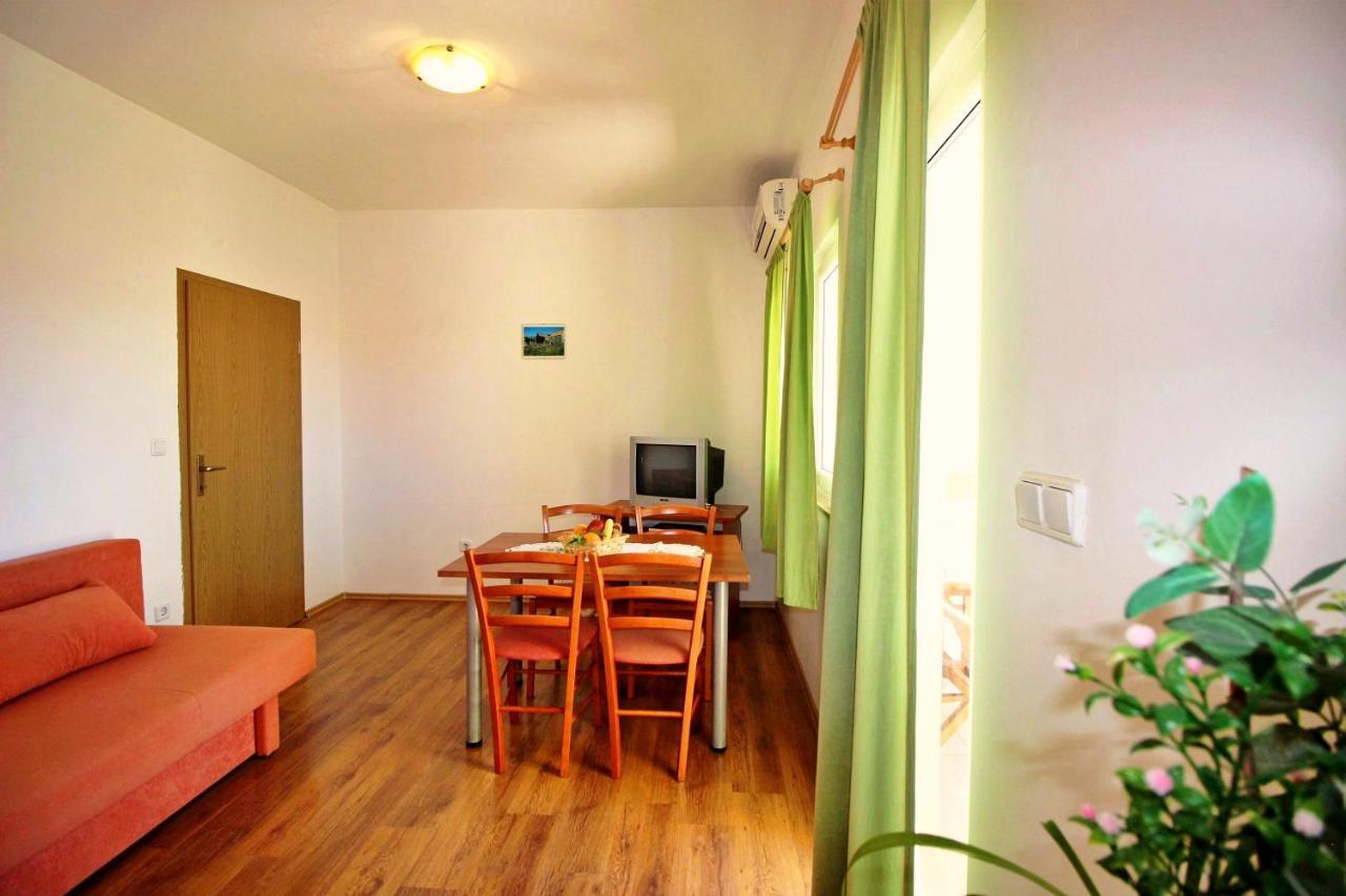 Apartments Marko Nemira Omis Luaran gambar