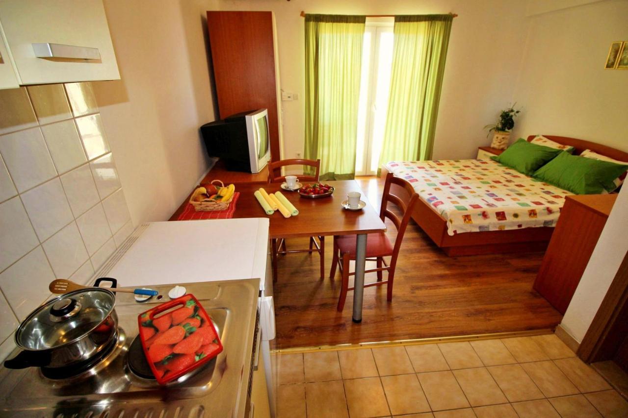 Apartments Marko Nemira Omis Luaran gambar